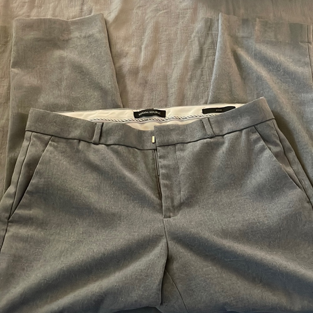 Like new size 8 Banana Republic dress pants.